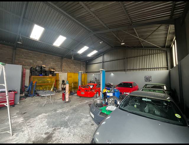 294M² WAREHOUSE FOR SALE IN ANDERBOLT